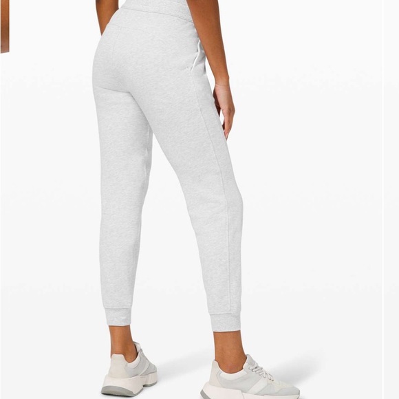 Lululemon 28 inch high rise scuba jogger Heather grey, size 4 - Picture 3 of 7